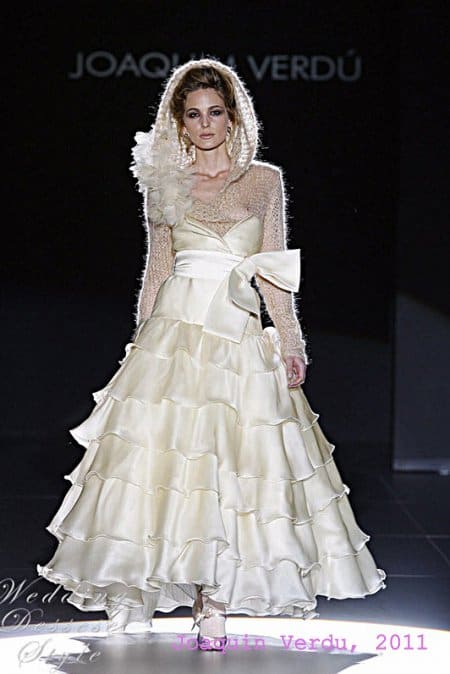abito da sposa con cappuccio