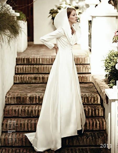 abito da sposa con cappuccio