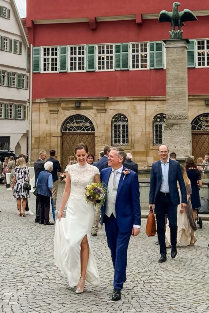 abito da sposa con lo spacco laterale