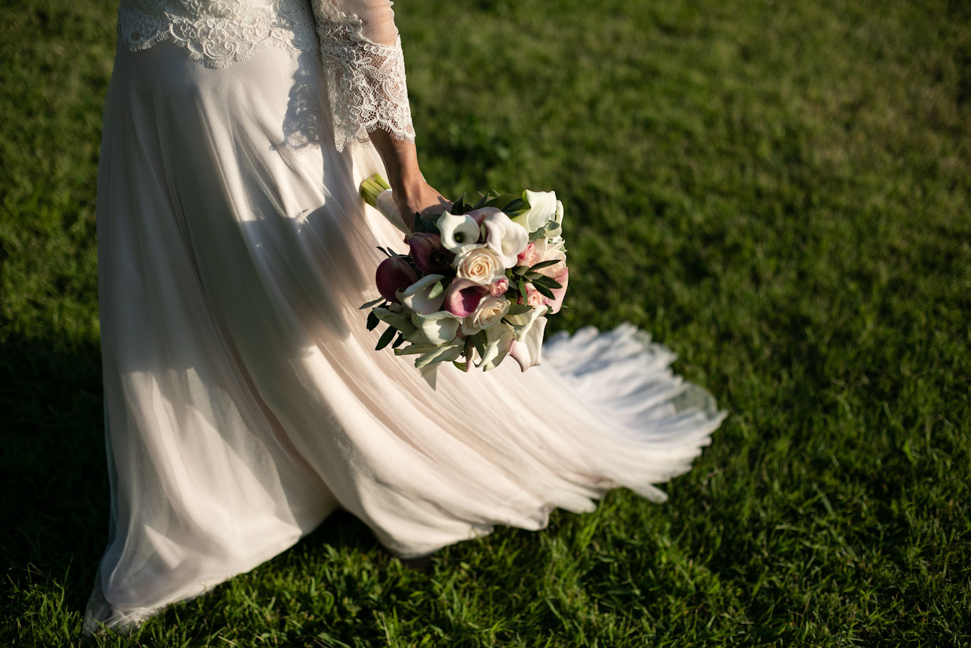 abito da sposa con lo strascico leggero