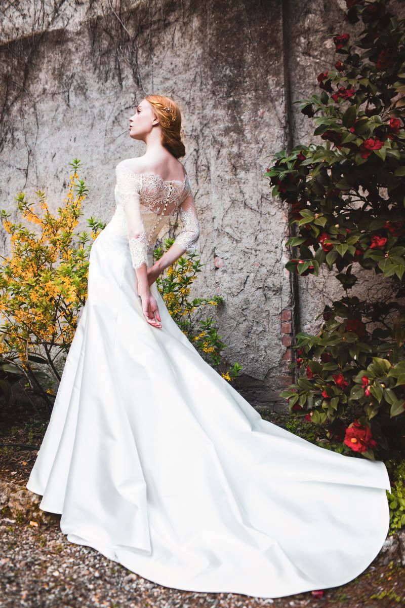 abito da sposa in mikado Talea Couture abito da sposa con strascico