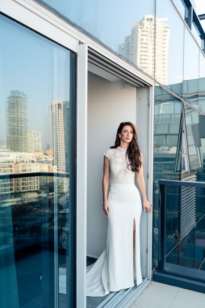 abito da sposa moderno skyline urbano