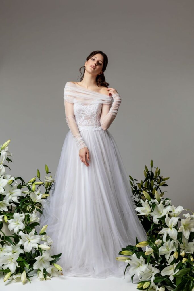abito da sposa coprispalle tulle drappeggiato scollo omerale