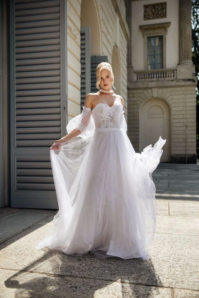abito da sposa elegante tulle pizzo movimento