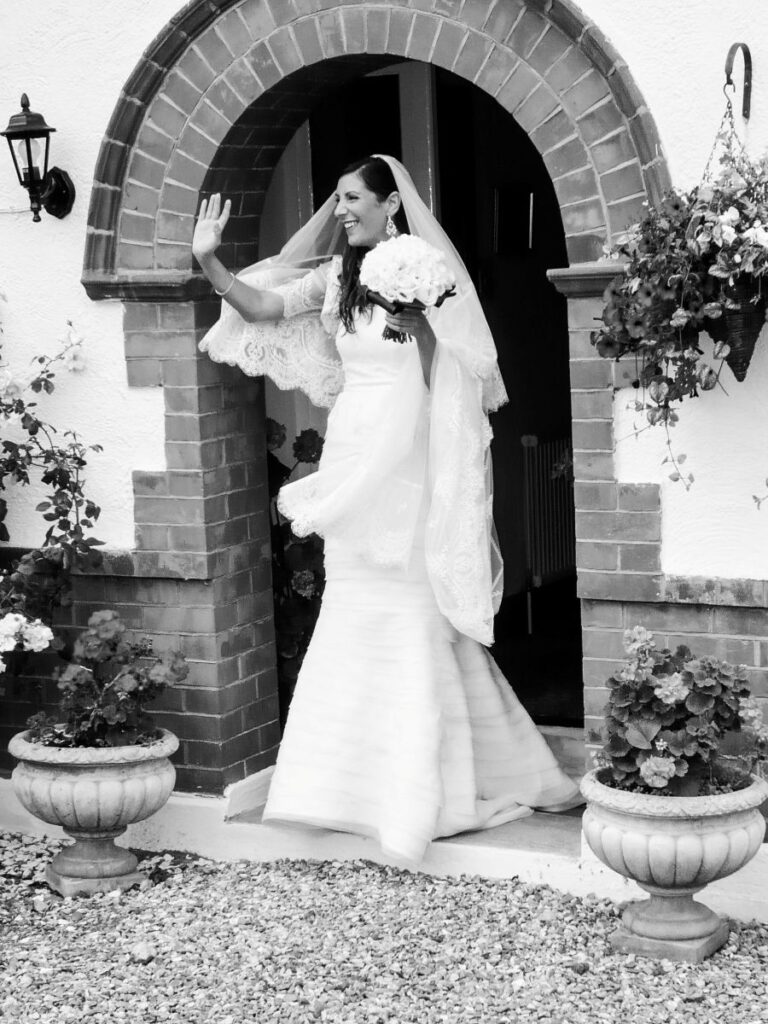 Abito da sposa sirena con lavorazione in tulle a fasce sovrapposte