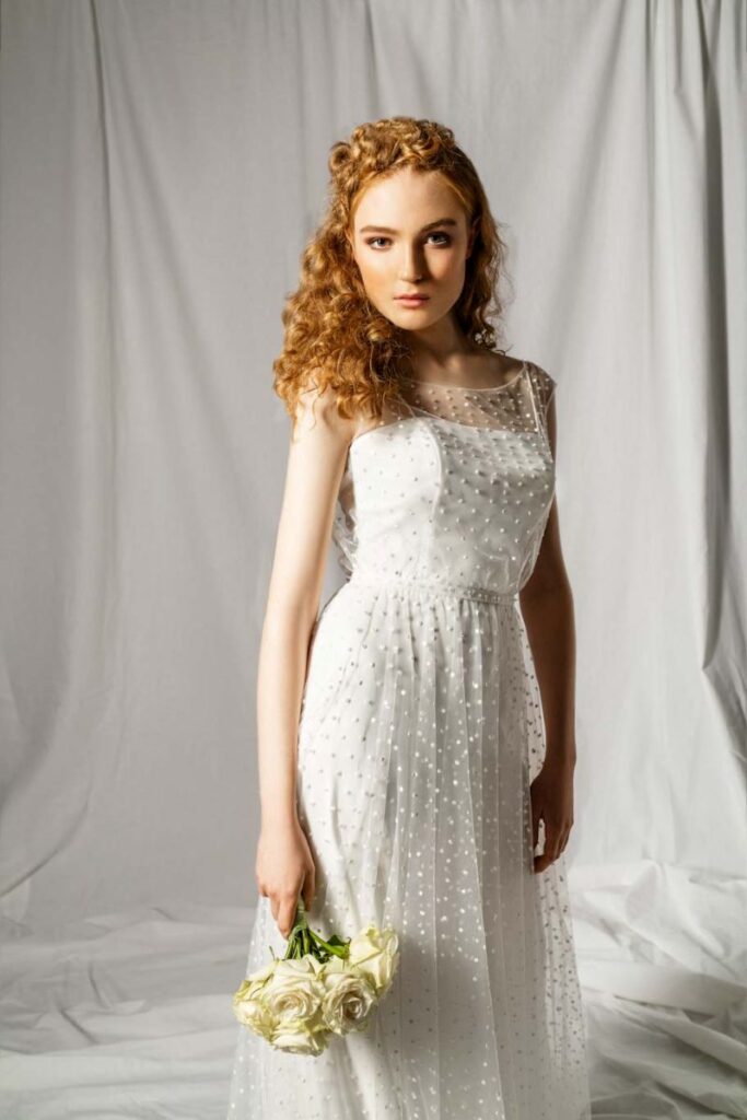 Abito da sposa destrutturato in tulle plumetis modello Isabella