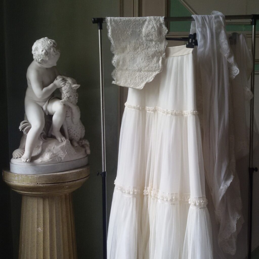 gonna in tulle couture e dettagli in pizzo nell’atelier Talea Couture