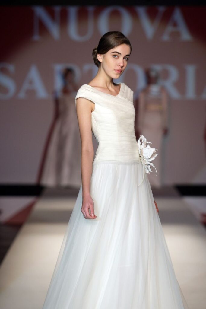 Corpino couture con fasce di tulle sovrapposte