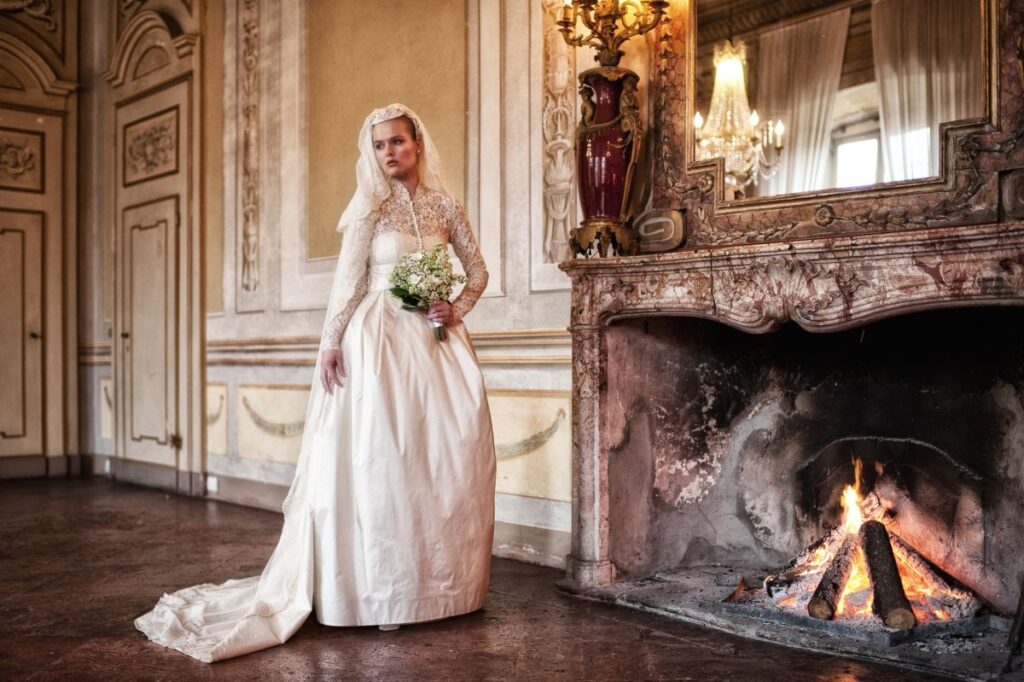 abito da sposa elegante stile Grace Kelly ambientazione classica