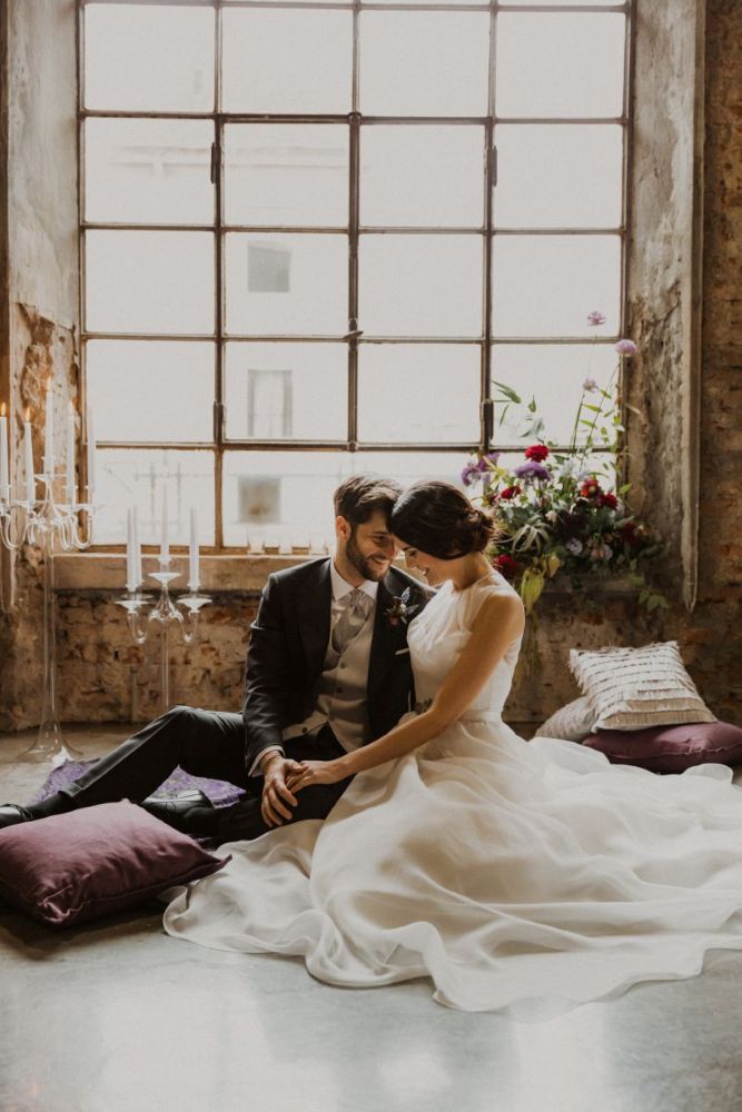 Abito da sposa in organza con cintura gioiello per il ricevimento