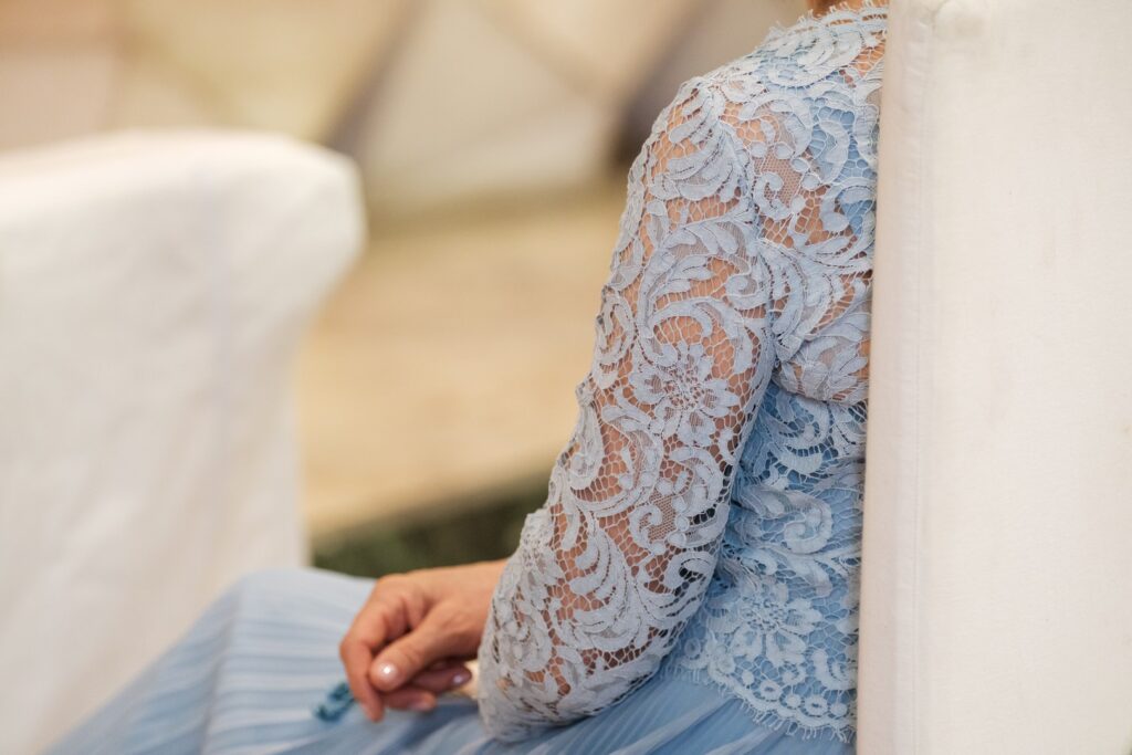 dettaglio pizzo azzurro abito da sposa