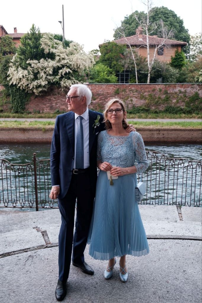 abito da sposa azzurro